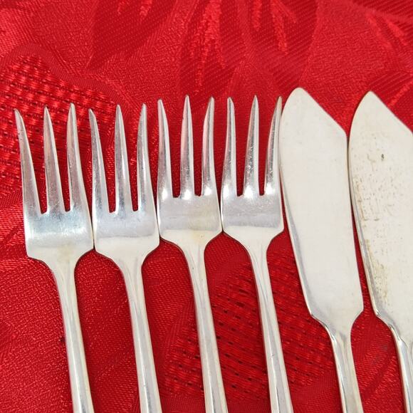 11X WM Rogers Silverplate Flat Butter Spreader Knife Cocktail Forks Pickwick - Picture 5 of 13